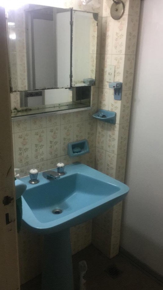 ALQUILER SOLO FINES COMERCIALES - CASA DE 500 MTRS CUB. S/LOTE DE 1000 MTRS - HIPOLITO VIEYTES 340