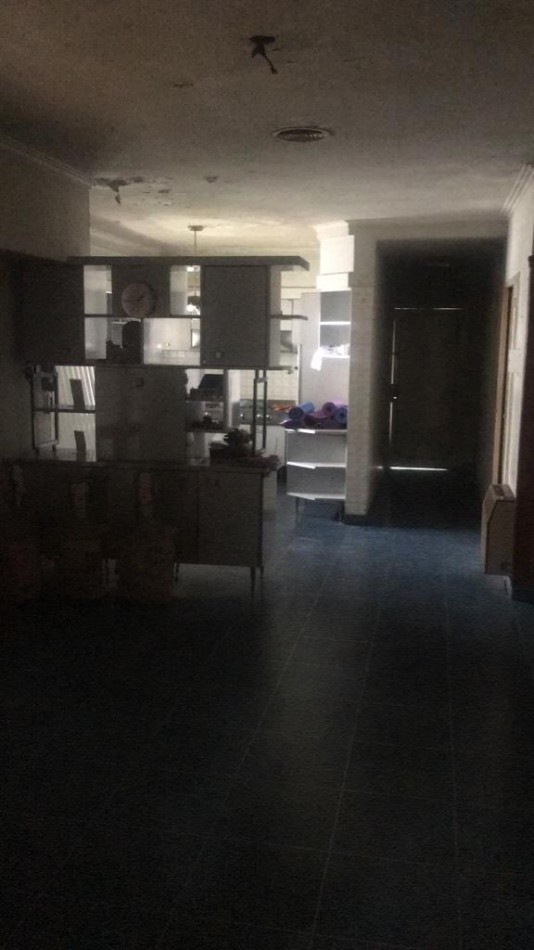 ALQUILER SOLO FINES COMERCIALES - CASA DE 500 MTRS CUB. S/LOTE DE 1000 MTRS - HIPOLITO VIEYTES 340
