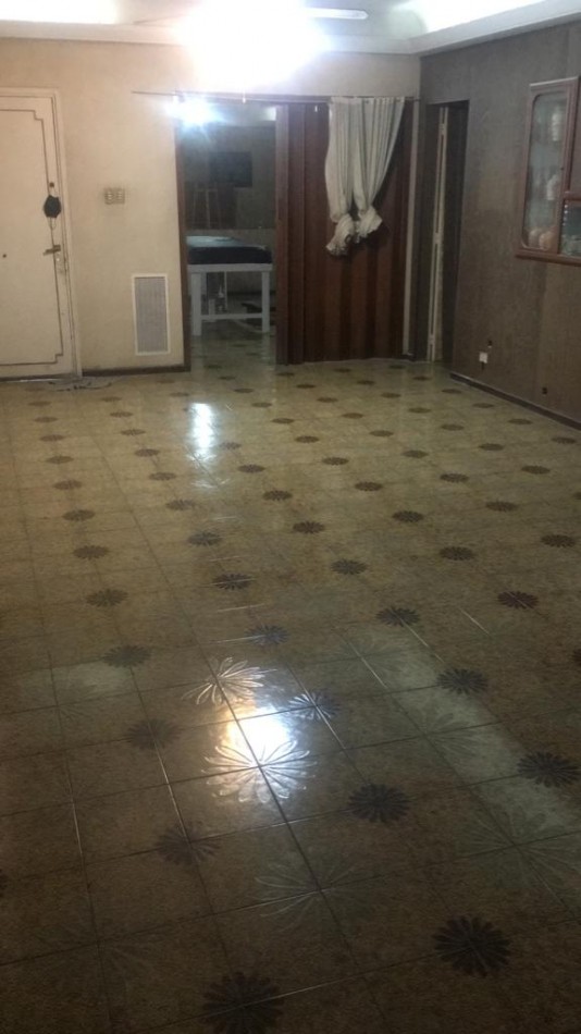 ALQUILER SOLO FINES COMERCIALES - CASA DE 500 MTRS CUB. S/LOTE DE 1000 MTRS - HIPOLITO VIEYTES 340