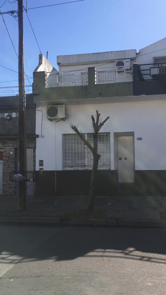 PH TIPO CASA AL FRENTE EN DOS PLANTAS - 3 AMB. C/PATIO Y GARAJE-QUINCHO C/PORTON LEVADIZO -