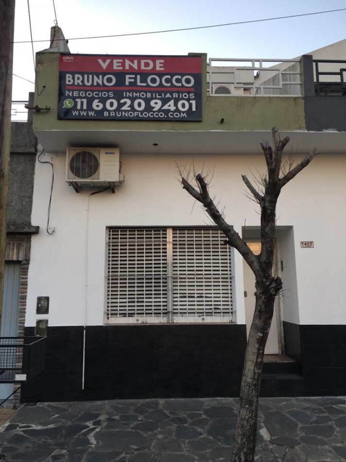 PH TIPO CASA AL FRENTE EN DOS PLANTAS - 3 AMB. C/PATIO Y GARAJE-QUINCHO C/PORTON LEVADIZO -
