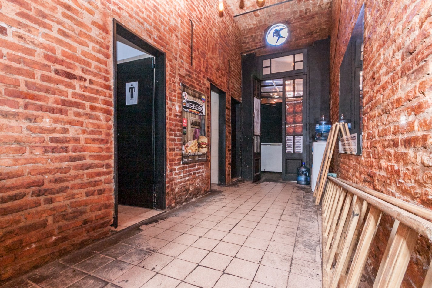VENTA FONDO DE COMERCIO - RESTO BAR "EL MORRO STREET FOOD" - EXCELENTE UBICACION S/ Av. Hipolito Yrigoyen al 4200