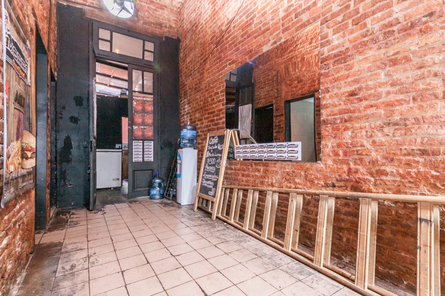 VENTA FONDO DE COMERCIO - RESTO BAR "EL MORRO STREET FOOD" - EXCELENTE UBICACION S/ Av. Hipolito Yrigoyen al 4200