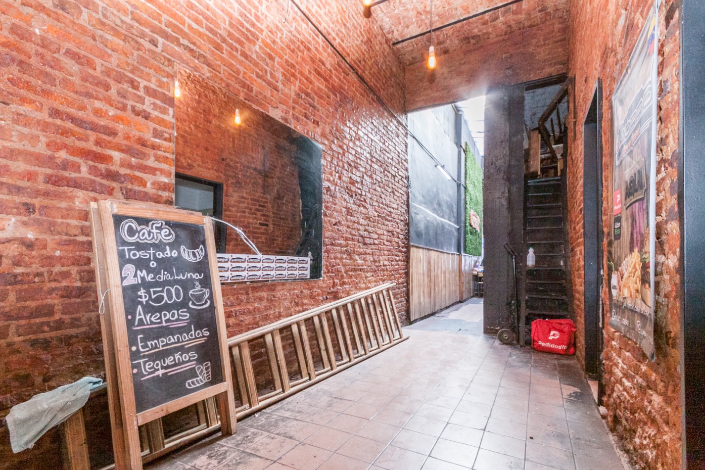 VENTA FONDO DE COMERCIO - RESTO BAR "EL MORRO STREET FOOD" - EXCELENTE UBICACION S/ Av. Hipolito Yrigoyen al 4200