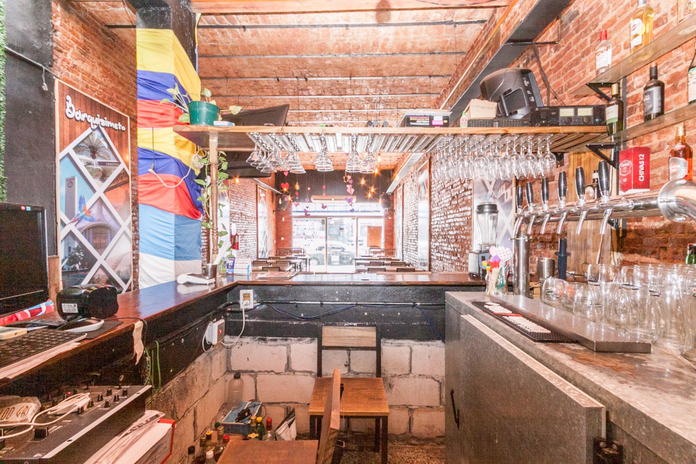 VENTA FONDO DE COMERCIO - RESTO BAR "EL MORRO STREET FOOD" - EXCELENTE UBICACION S/ Av. Hipolito Yrigoyen al 4200