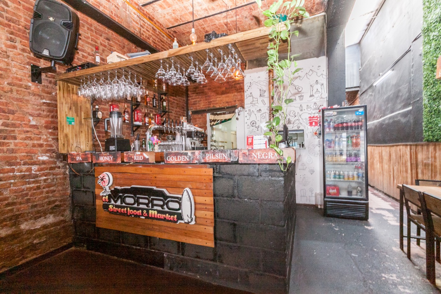 VENTA FONDO DE COMERCIO - RESTO BAR "EL MORRO STREET FOOD" - EXCELENTE UBICACION S/ Av. Hipolito Yrigoyen al 4200