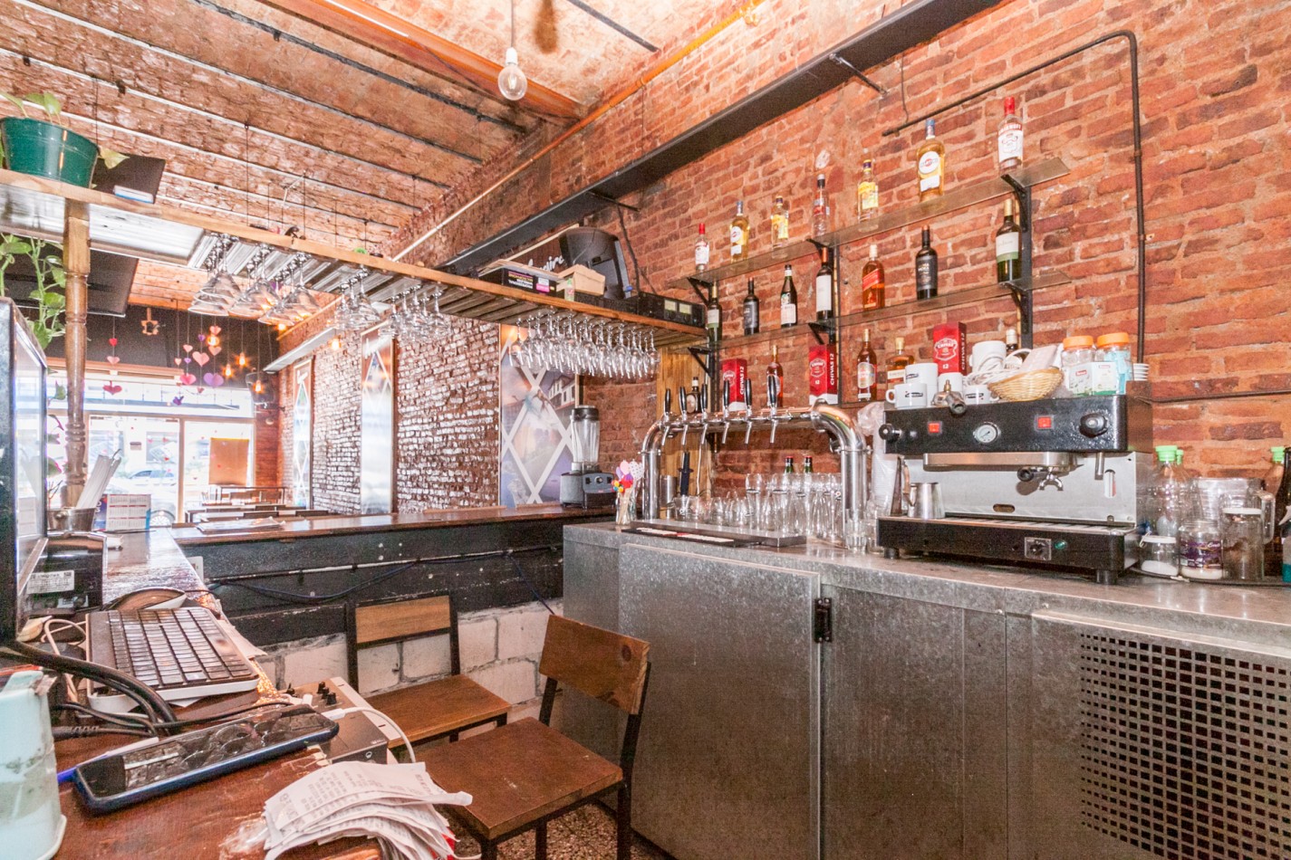 VENTA FONDO DE COMERCIO - RESTO BAR "EL MORRO STREET FOOD" - EXCELENTE UBICACION S/ Av. Hipolito Yrigoyen al 4200
