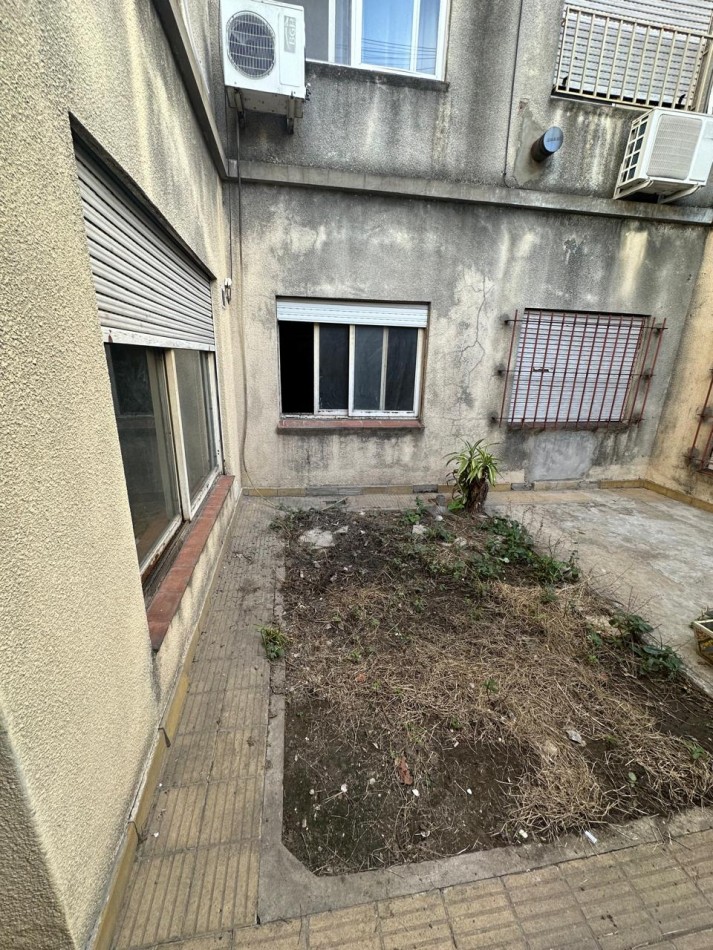 VENTA DPTO PLANTA BAJA 2 AMB. CON PATIO INTERNO - Av. San Martin 2100 - Lanus Oeste