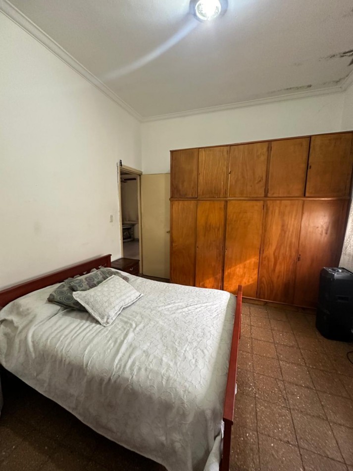 CASA EN ESQUINA EN VENTA - AV. RIVADAVIA y HONDURAS - VALENTIN ALSINA