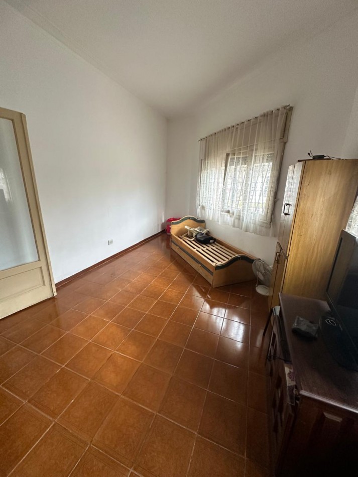 CASA EN ESQUINA EN VENTA - AV. RIVADAVIA y HONDURAS - VALENTIN ALSINA