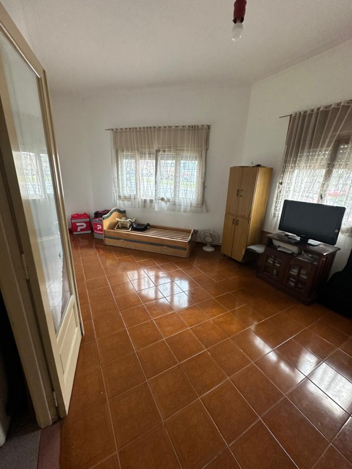 CASA EN ESQUINA EN VENTA - AV. RIVADAVIA y HONDURAS - VALENTIN ALSINA