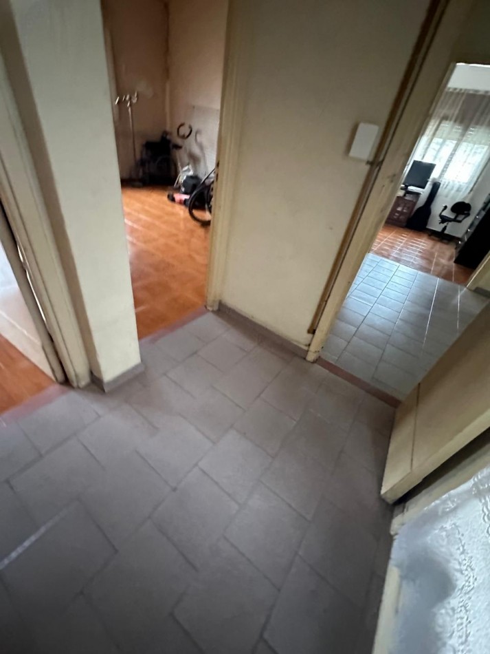 CASA EN ESQUINA EN VENTA - AV. RIVADAVIA y HONDURAS - VALENTIN ALSINA