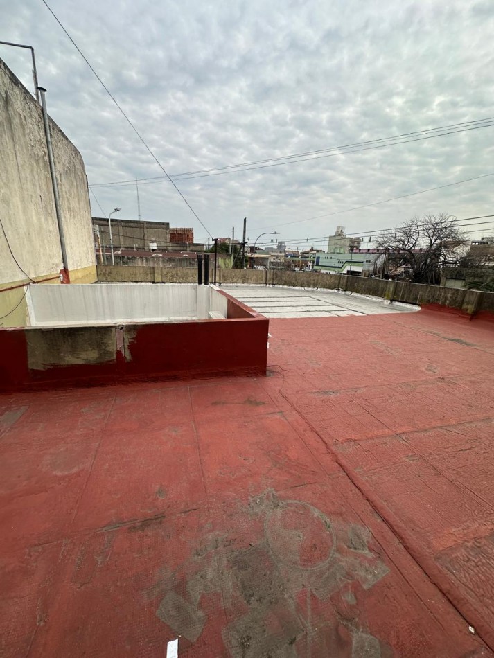 CASA EN ESQUINA EN VENTA - AV. RIVADAVIA y HONDURAS - VALENTIN ALSINA