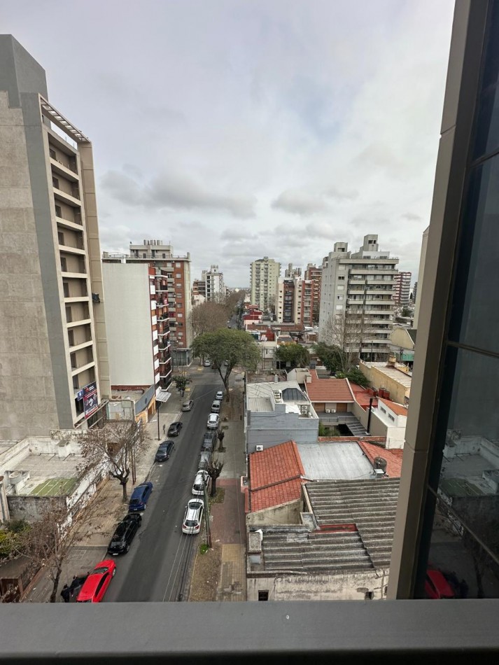 IMPECABLE DEPARTAMENTO DE 3 AMB. AL FRENTE C/COCHERA (Muy Amplia) - PISO ALTO CON PALIER PRIVADO - CARLOS GARDEL AL 100