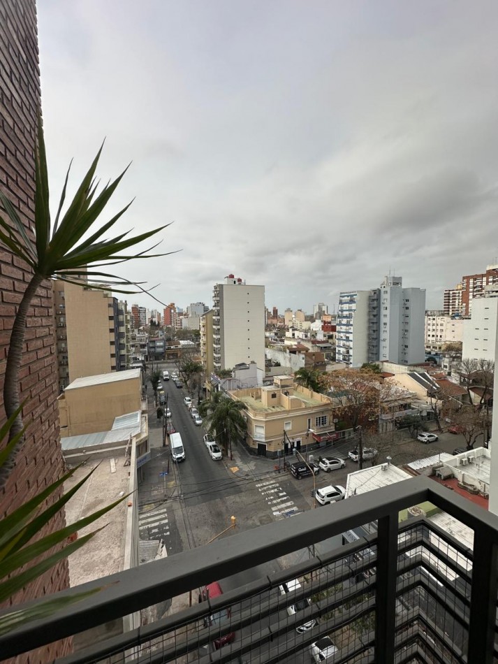 IMPECABLE DEPARTAMENTO DE 3 AMB. AL FRENTE C/COCHERA (Muy Amplia) - PISO ALTO CON PALIER PRIVADO - CARLOS GARDEL AL 100