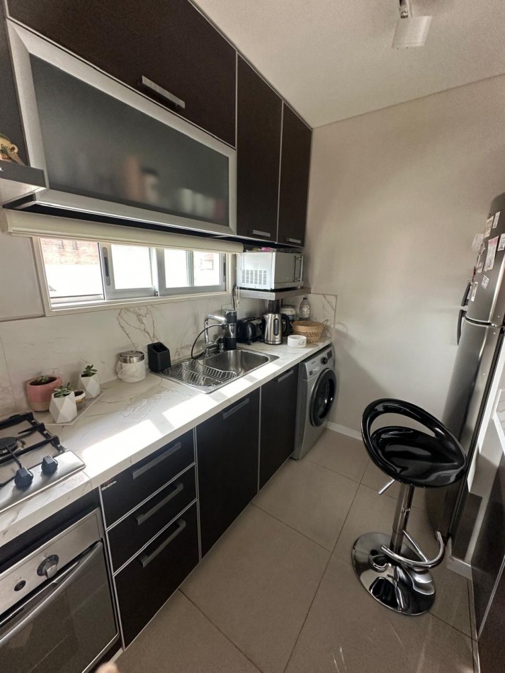 IMPECABLE DEPARTAMENTO DE 3 AMB. AL FRENTE C/COCHERA (Muy Amplia) - PISO ALTO CON PALIER PRIVADO - CARLOS GARDEL AL 100