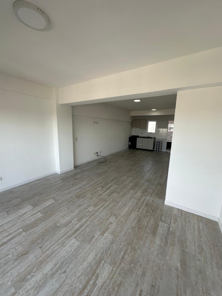 IMPECABLE MONOAMBIENTE DE 46 m2 DIVISIBLE - TIPO LOFT - CON DOBLE BALCON y VISTA DESPEJADA - CONTRAFRENTE