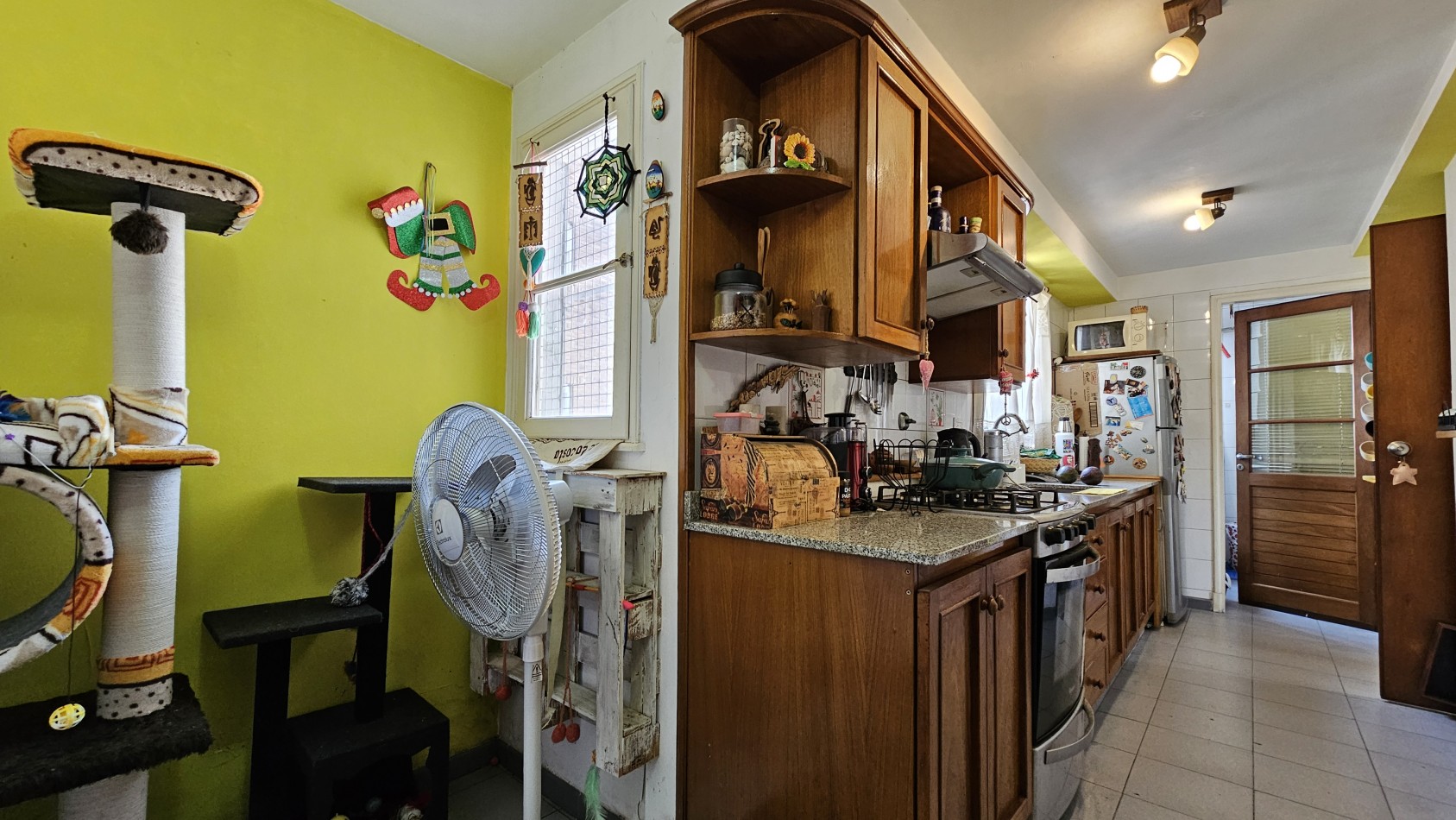 AMPLIO SEMIPISO DE 2 AMB. C/ COCHERA EN PISO ALTO EN VENTA - LAS PIEDRAS 1400 - LANUS ESTE