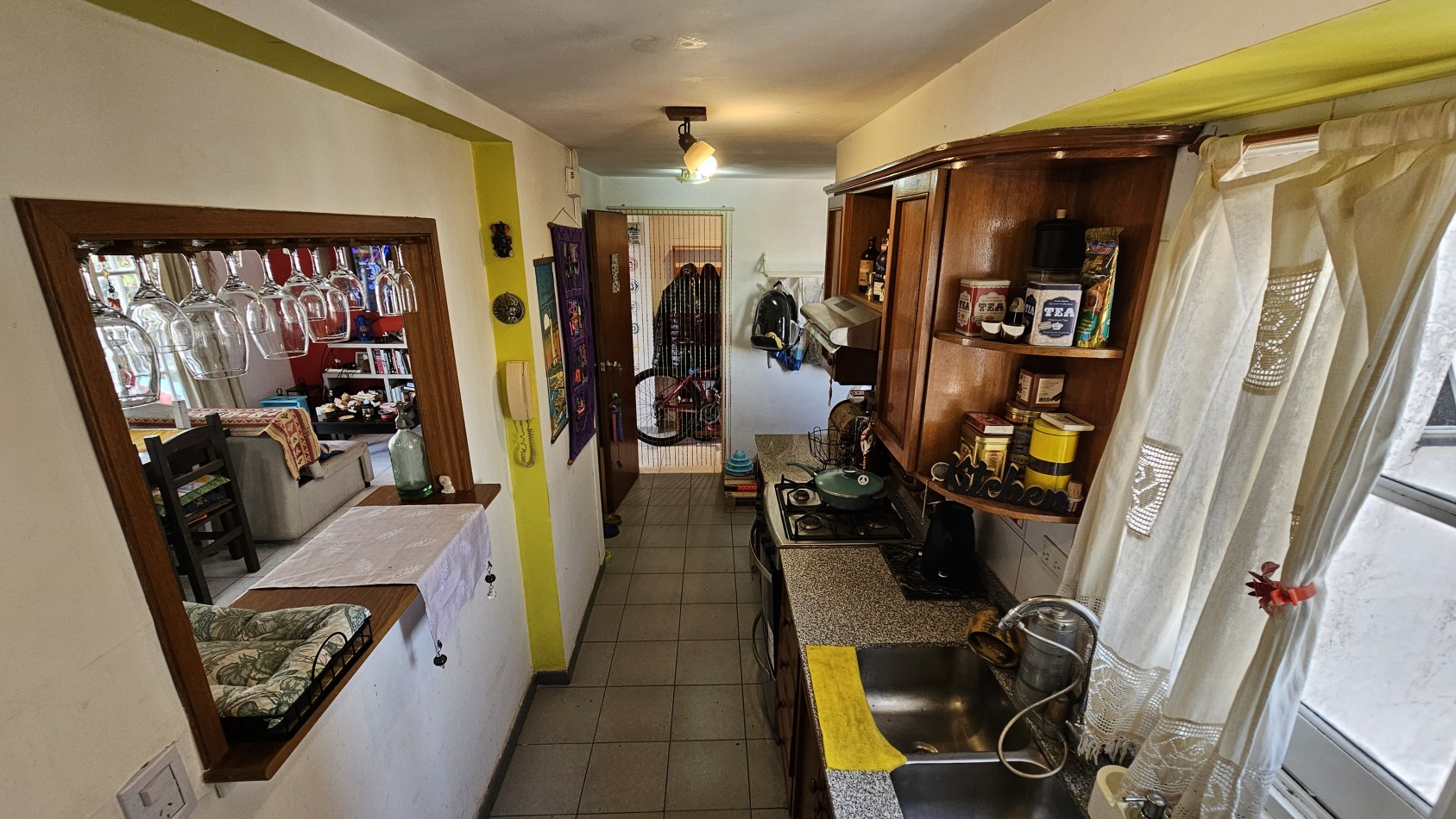 AMPLIO SEMIPISO DE 2 AMB. C/ COCHERA EN PISO ALTO EN VENTA - LAS PIEDRAS 1400 - LANUS ESTE