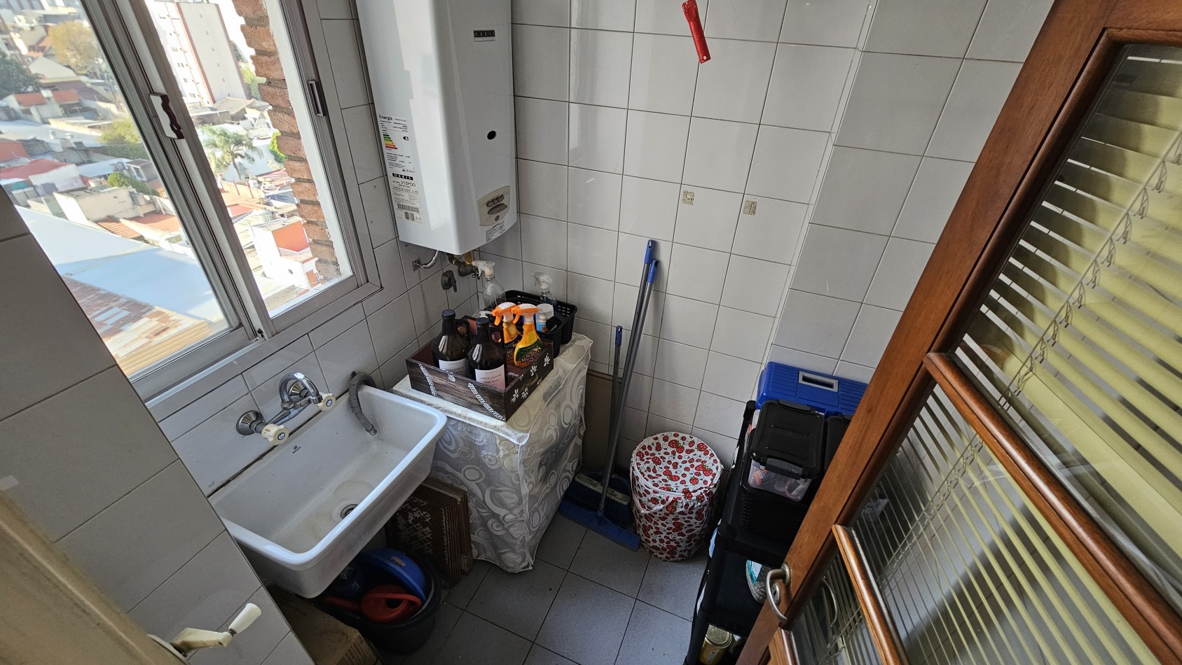 AMPLIO SEMIPISO DE 2 AMB. C/ COCHERA EN PISO ALTO EN VENTA - LAS PIEDRAS 1400 - LANUS ESTE