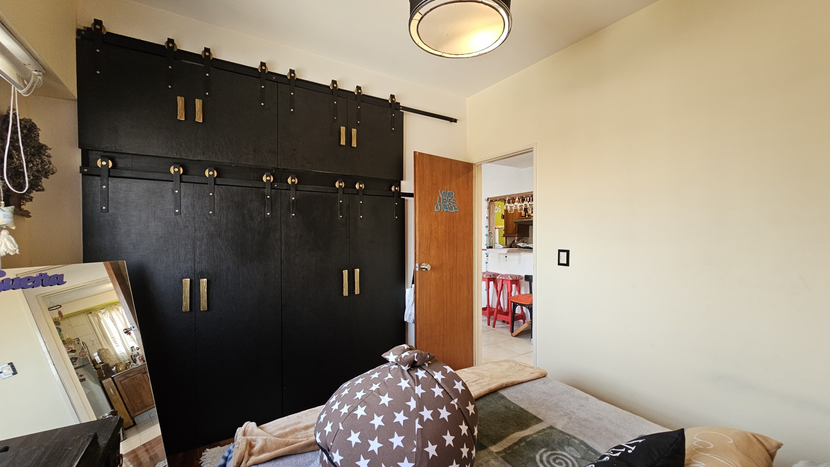 AMPLIO SEMIPISO DE 2 AMB. C/ COCHERA EN PISO ALTO EN VENTA - LAS PIEDRAS 1400 - LANUS ESTE
