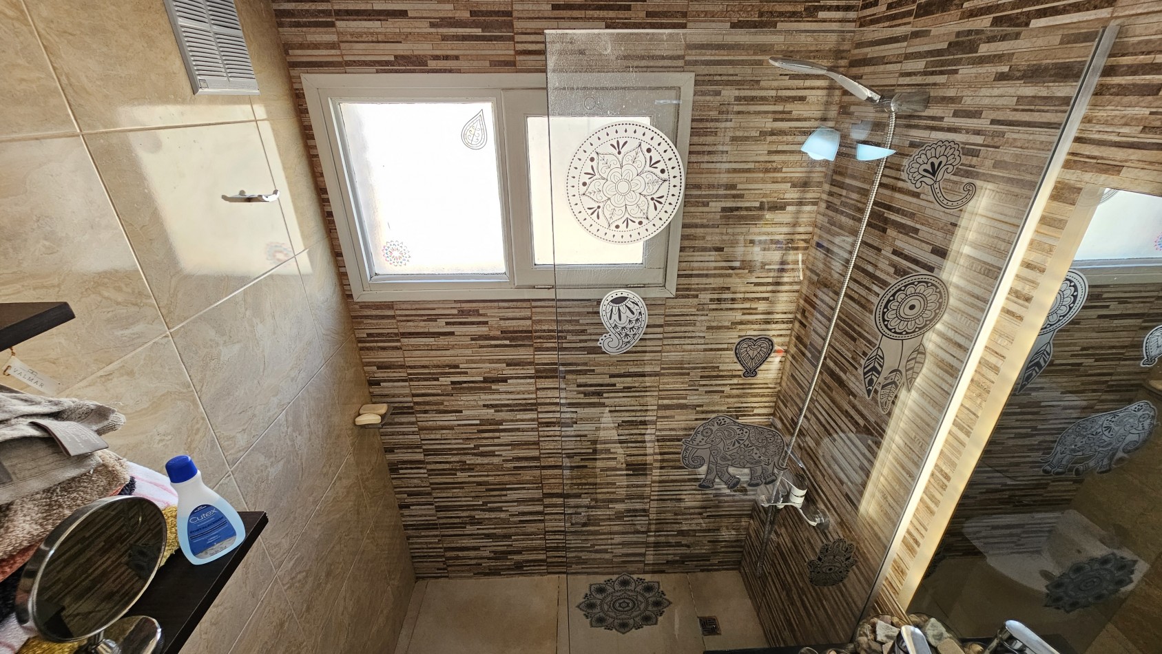 AMPLIO SEMIPISO DE 2 AMB. C/ COCHERA EN PISO ALTO EN VENTA - LAS PIEDRAS 1400 - LANUS ESTE