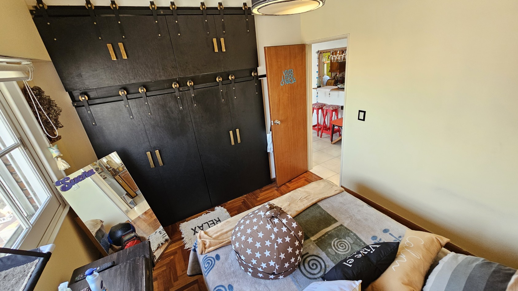 AMPLIO SEMIPISO DE 2 AMB. C/ COCHERA EN PISO ALTO EN VENTA - LAS PIEDRAS 1400 - LANUS ESTE