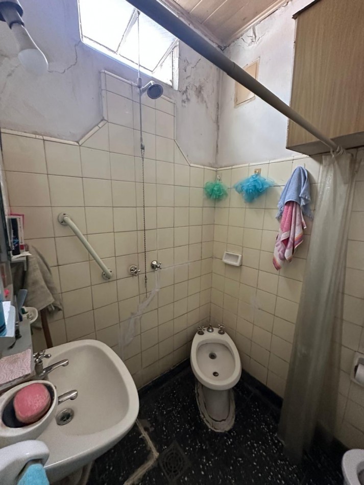 CASA A RECICLAR SOBRE LOTE DE 8,66 x 26 m2 - MANUEL OCAMPO al 1600 - LANUS OESTE