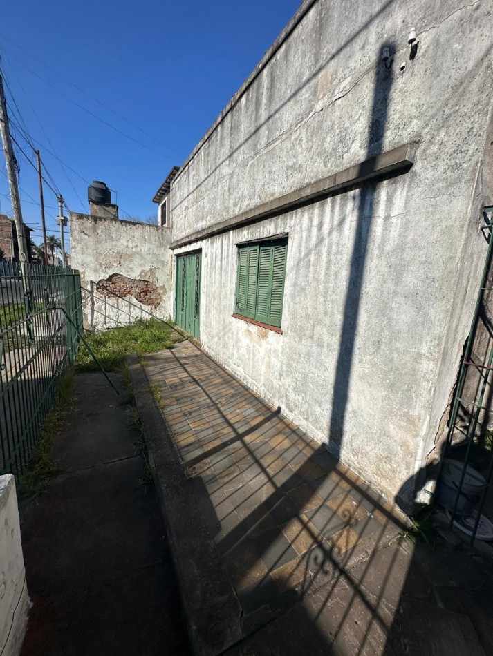 CASA A RECICLAR SOBRE LOTE DE 8,66 x 26 m2 - MANUEL OCAMPO al 1600 - LANUS OESTE