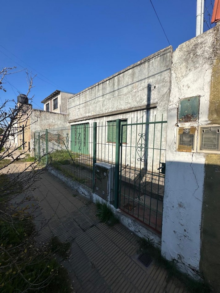 CASA A RECICLAR SOBRE LOTE DE 8,66 x 26 m2 - MANUEL OCAMPO al 1600 - LANUS OESTE