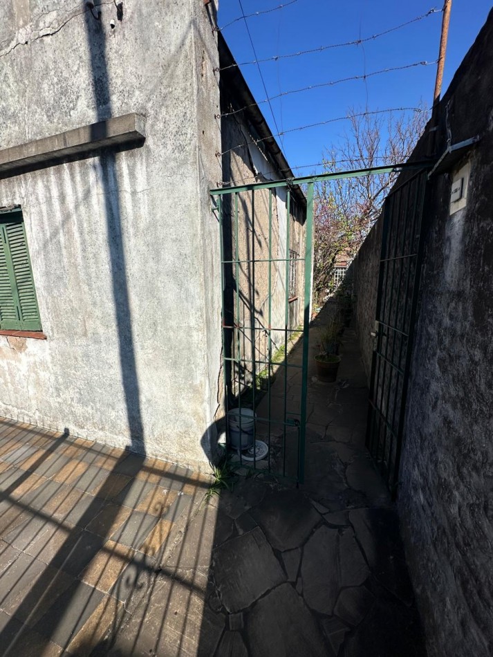 CASA A RECICLAR SOBRE LOTE DE 8,66 x 26 m2 - MANUEL OCAMPO al 1600 - LANUS OESTE