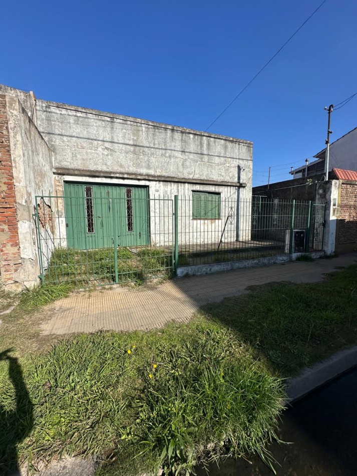 CASA A RECICLAR SOBRE LOTE DE 8,66 x 26 m2 - MANUEL OCAMPO al 1600 - LANUS OESTE
