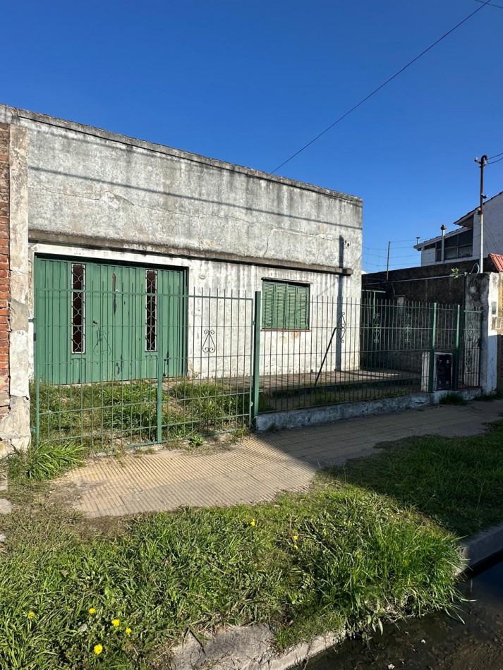 CASA A RECICLAR SOBRE LOTE DE 8,66 x 26 m2 - MANUEL OCAMPO al 1600 - LANUS OESTE