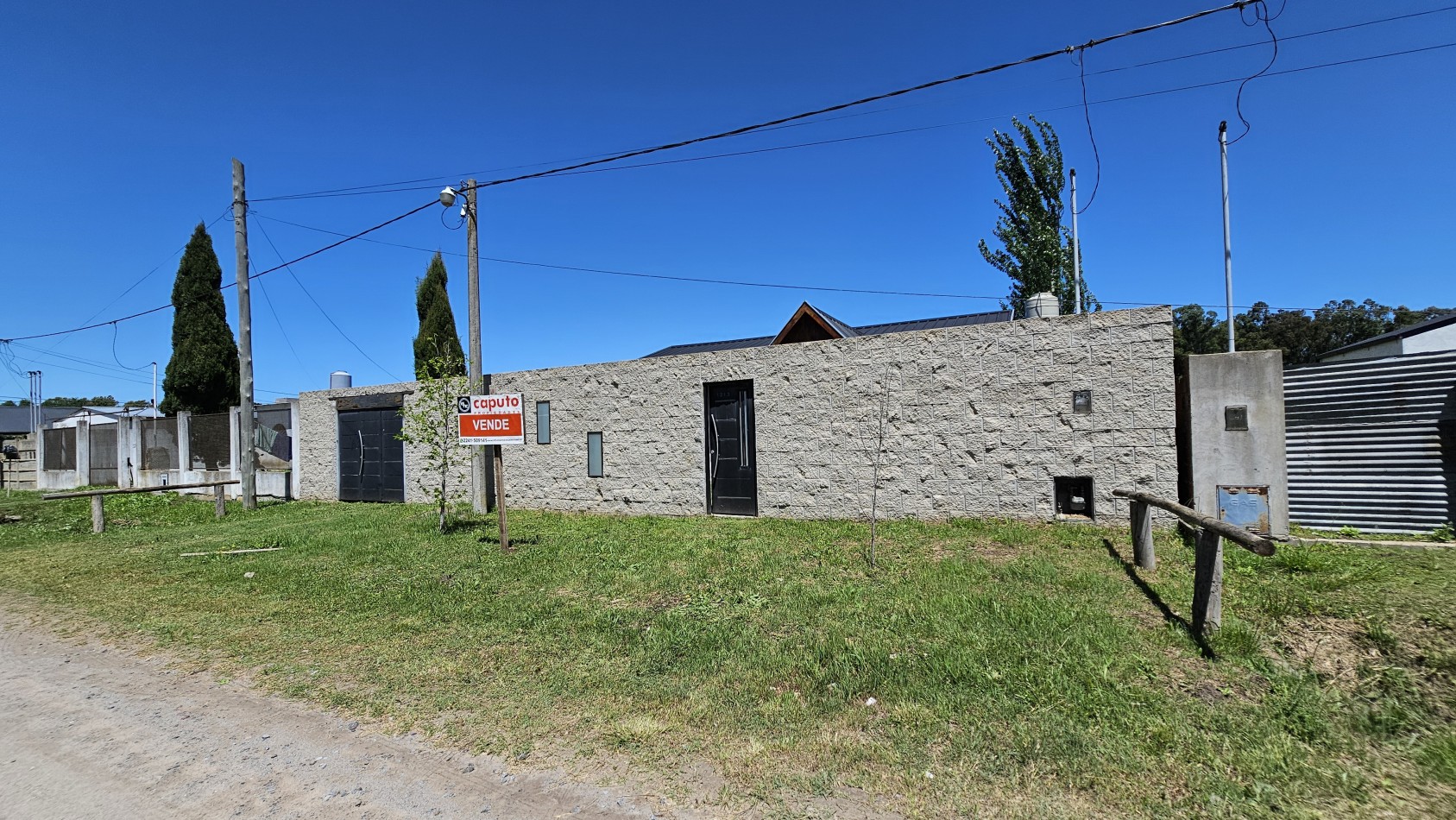 U$S 54.900 (Financiamos el 40% privado) - Casa de fin de semana - LAS FLORES a 190 km de Bs. As