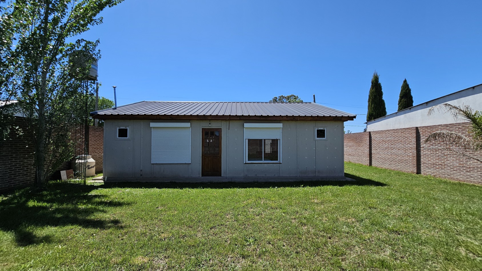 U$S 54.900 (Financiamos el 40% privado) - Casa de fin de semana - LAS FLORES a 190 km de Bs. As