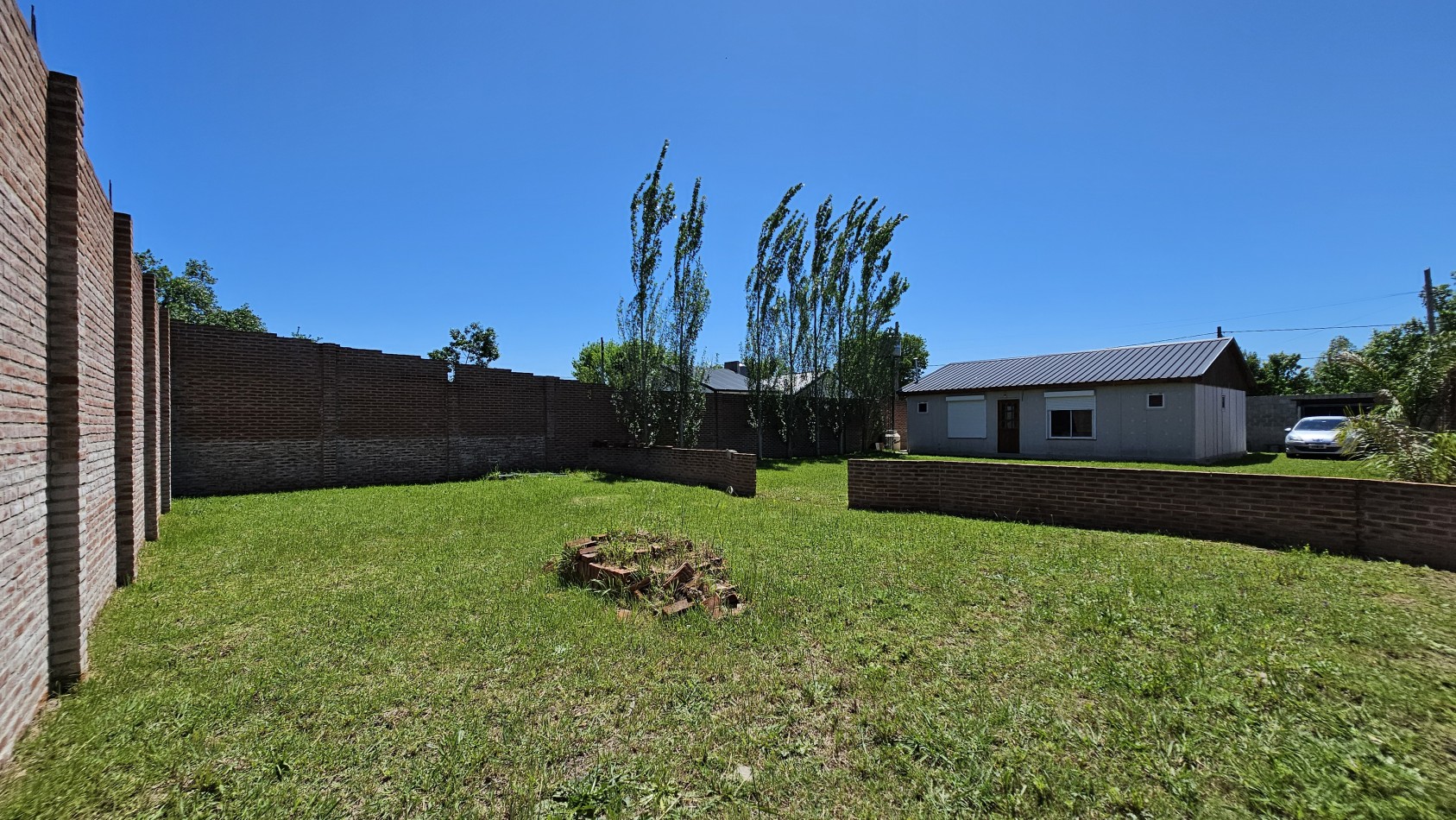 U$S 54.900 (Financiamos el 40% privado) - Casa de fin de semana - LAS FLORES a 190 km de Bs. As