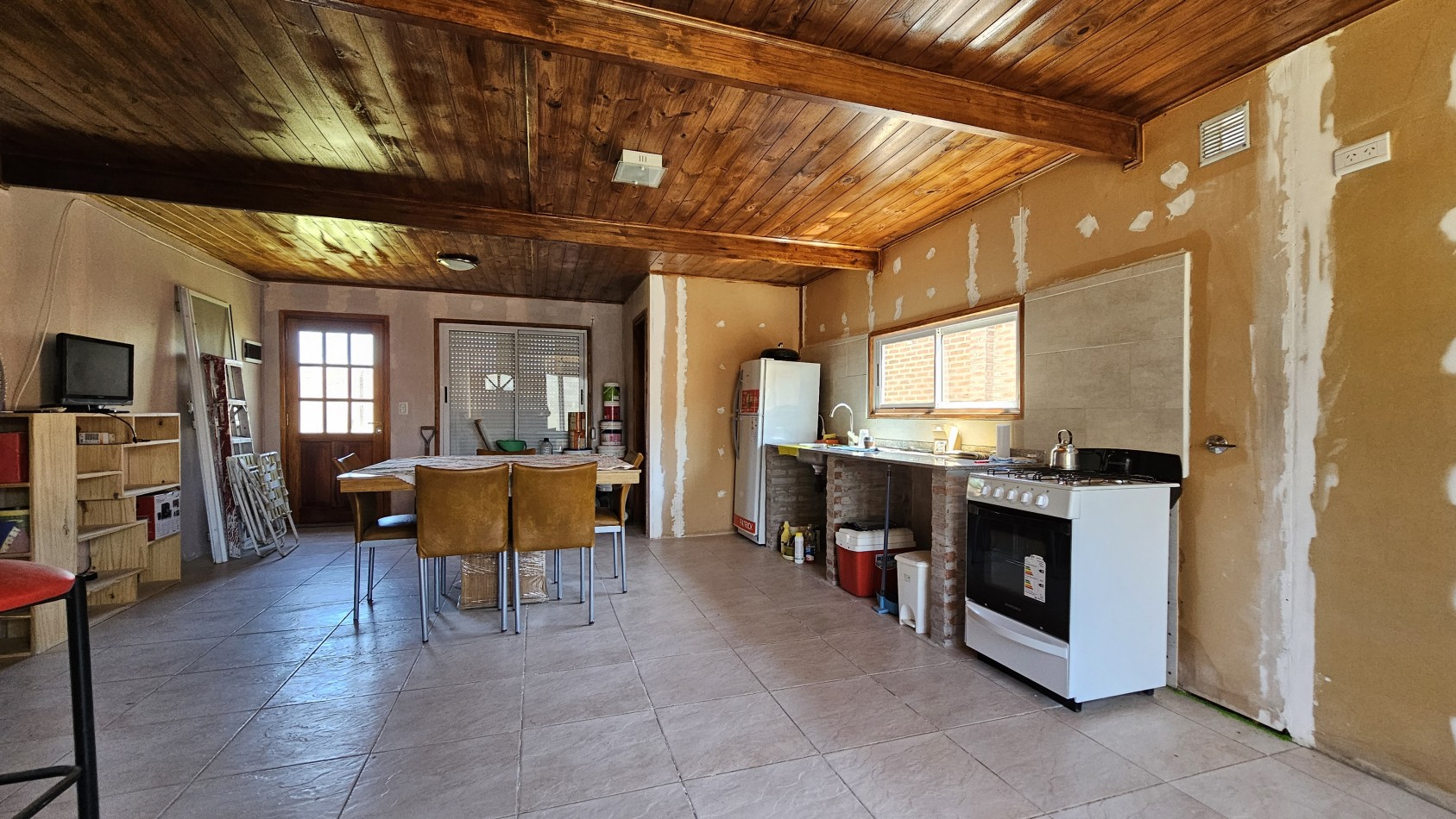 U$S 54.900 (Financiamos el 40% privado) - Casa de fin de semana - LAS FLORES a 190 km de Bs. As