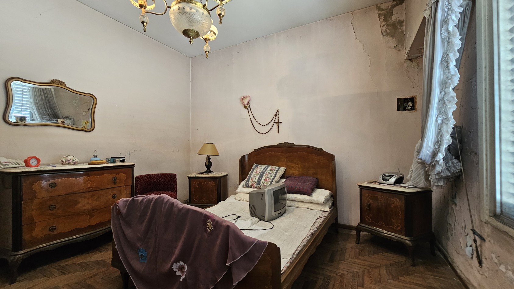 U$S 68.000 VENTA - Casa de 3 amb. (a reciclar) + DTO. en 1er piso. - Maradona (ex-Rio de Janeiro) al 1600