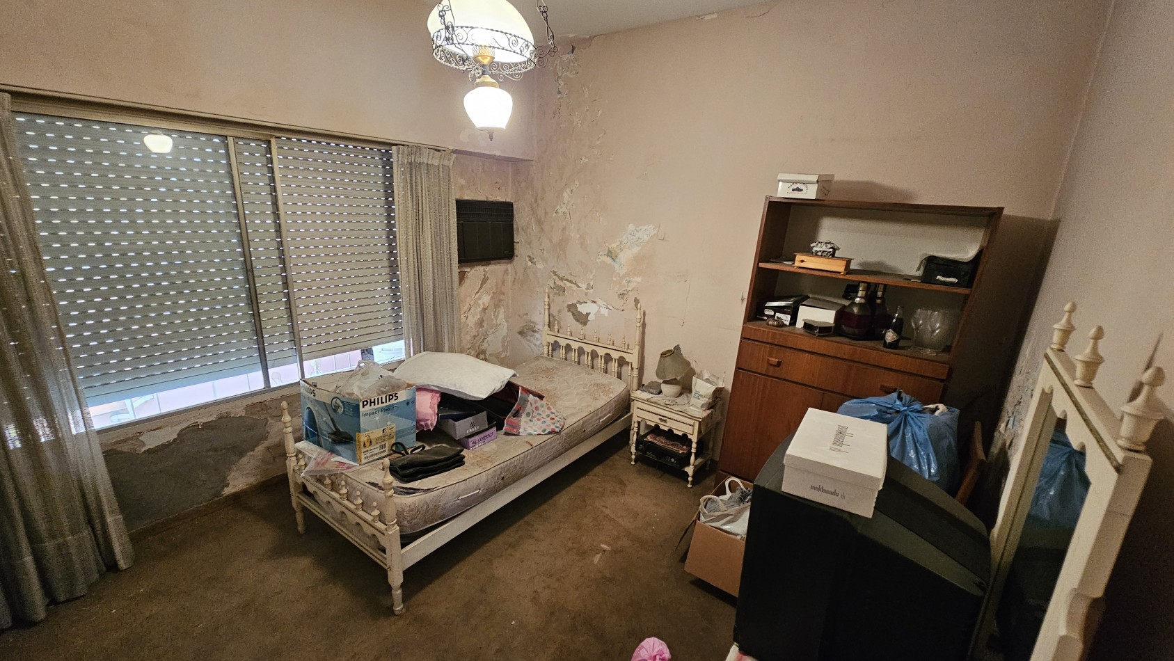 U$S 68.000 VENTA - Casa de 3 amb. (a reciclar) + DTO. en 1er piso. - Maradona (ex-Rio de Janeiro) al 1600