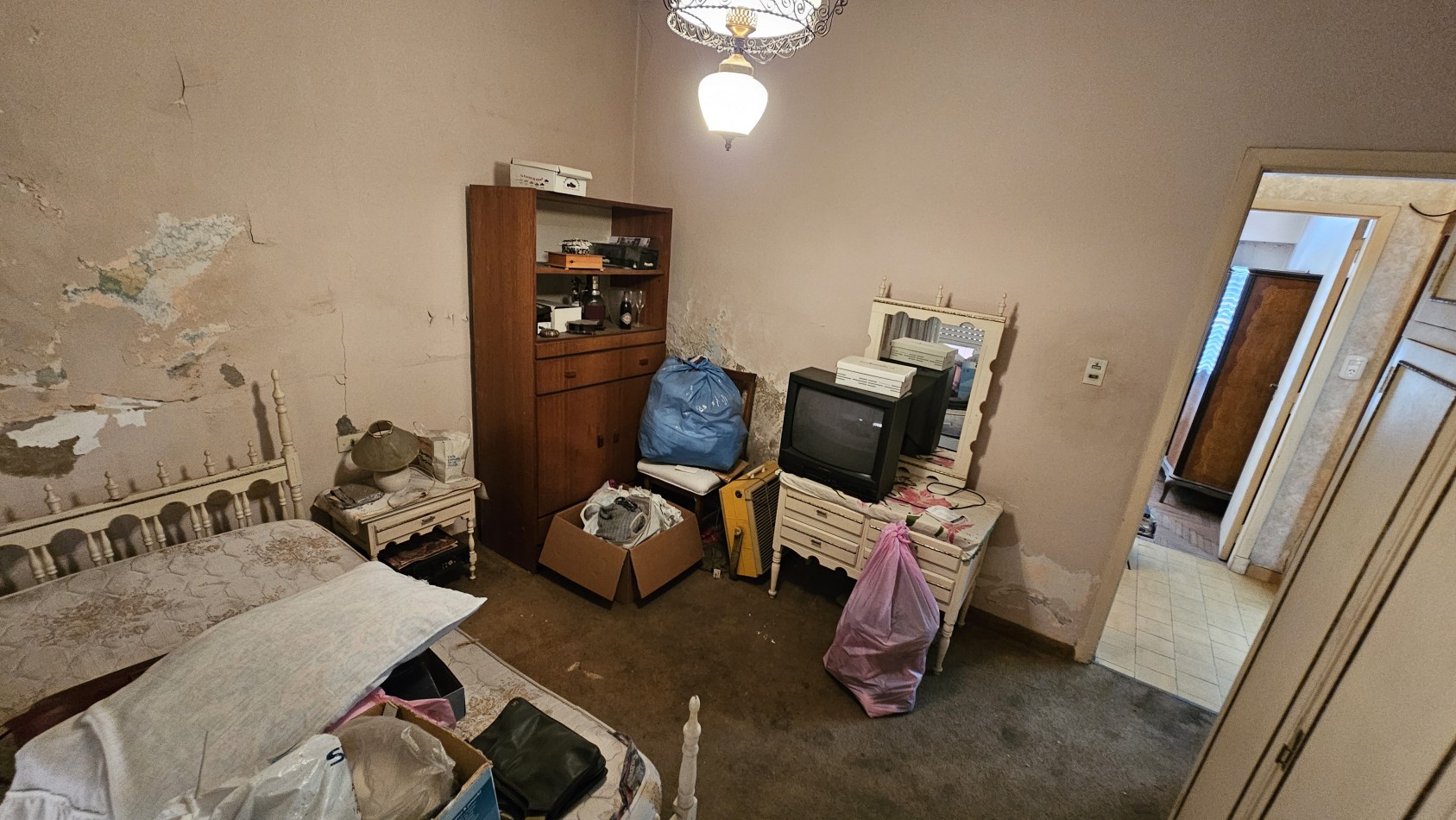 U$S 68.000 VENTA - Casa de 3 amb. (a reciclar) + DTO. en 1er piso. - Maradona (ex-Rio de Janeiro) al 1600