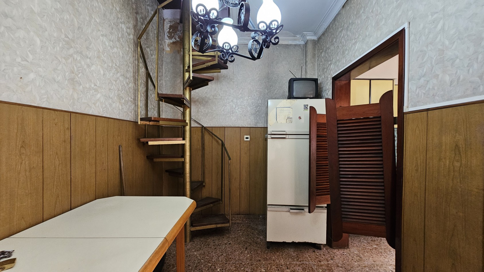 U$S 68.000 VENTA - Casa de 3 amb. (a reciclar) + DTO. en 1er piso. - Maradona (ex-Rio de Janeiro) al 1600
