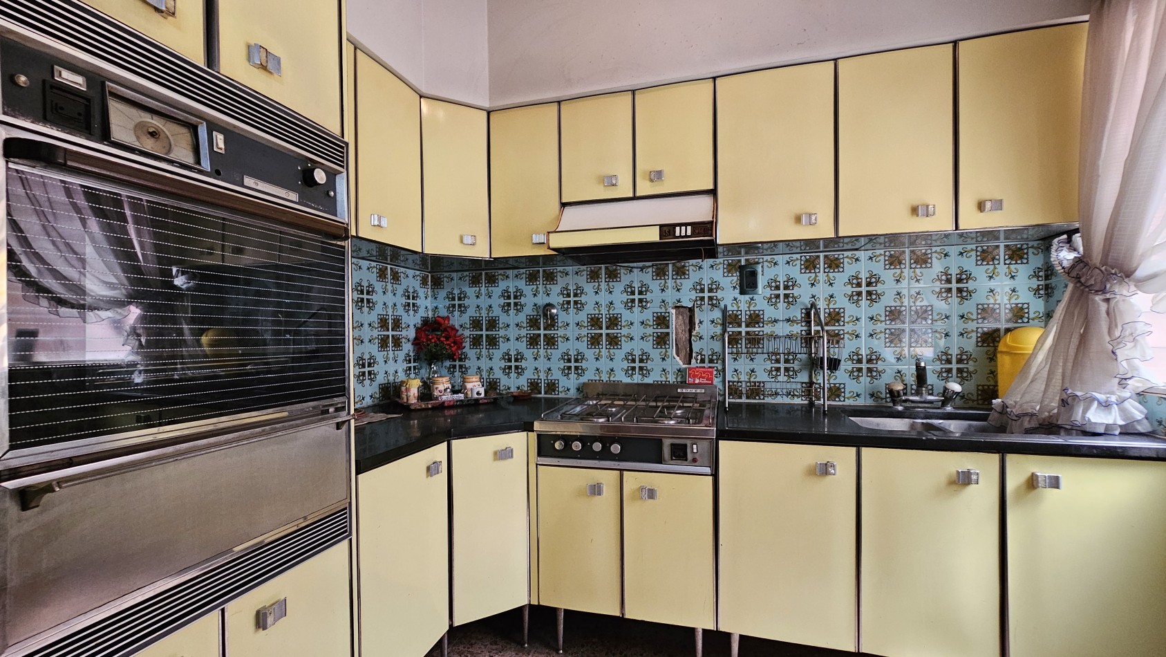 U$S 68.000 VENTA - Casa de 3 amb. (a reciclar) + DTO. en 1er piso. - Maradona (ex-Rio de Janeiro) al 1600