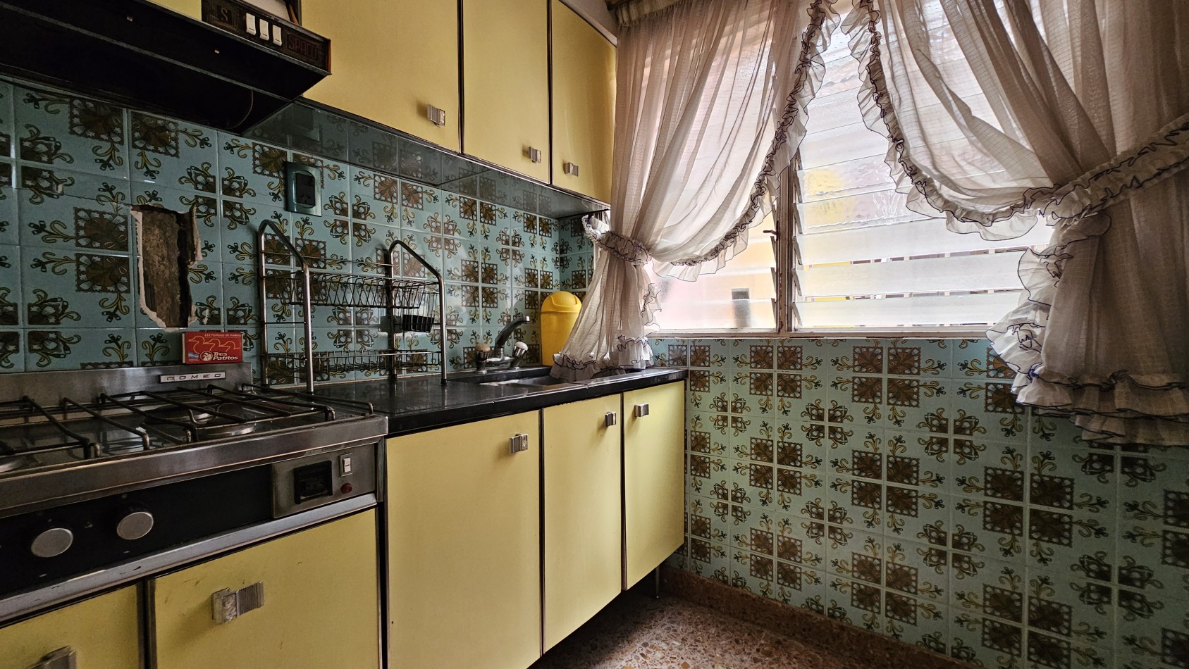 U$S 68.000 VENTA - Casa de 3 amb. (a reciclar) + DTO. en 1er piso. - Maradona (ex-Rio de Janeiro) al 1600