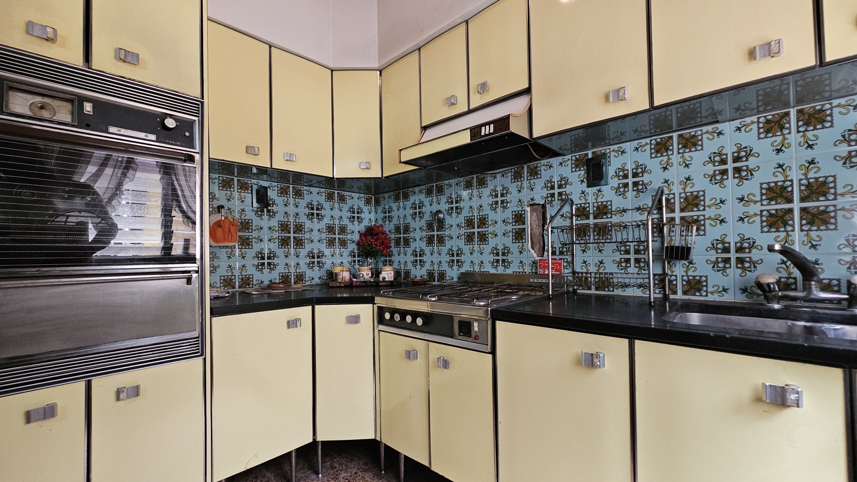 U$S 68.000 VENTA - Casa de 3 amb. (a reciclar) + DTO. en 1er piso. - Maradona (ex-Rio de Janeiro) al 1600