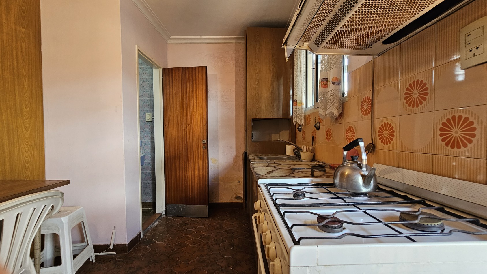 U$S 68.000 VENTA - Casa de 3 amb. (a reciclar) + DTO. en 1er piso. - Maradona (ex-Rio de Janeiro) al 1600