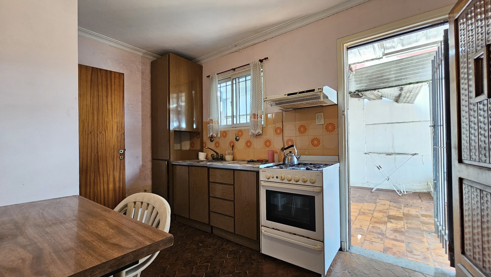 U$S 68.000 VENTA - Casa de 3 amb. (a reciclar) + DTO. en 1er piso. - Maradona (ex-Rio de Janeiro) al 1600
