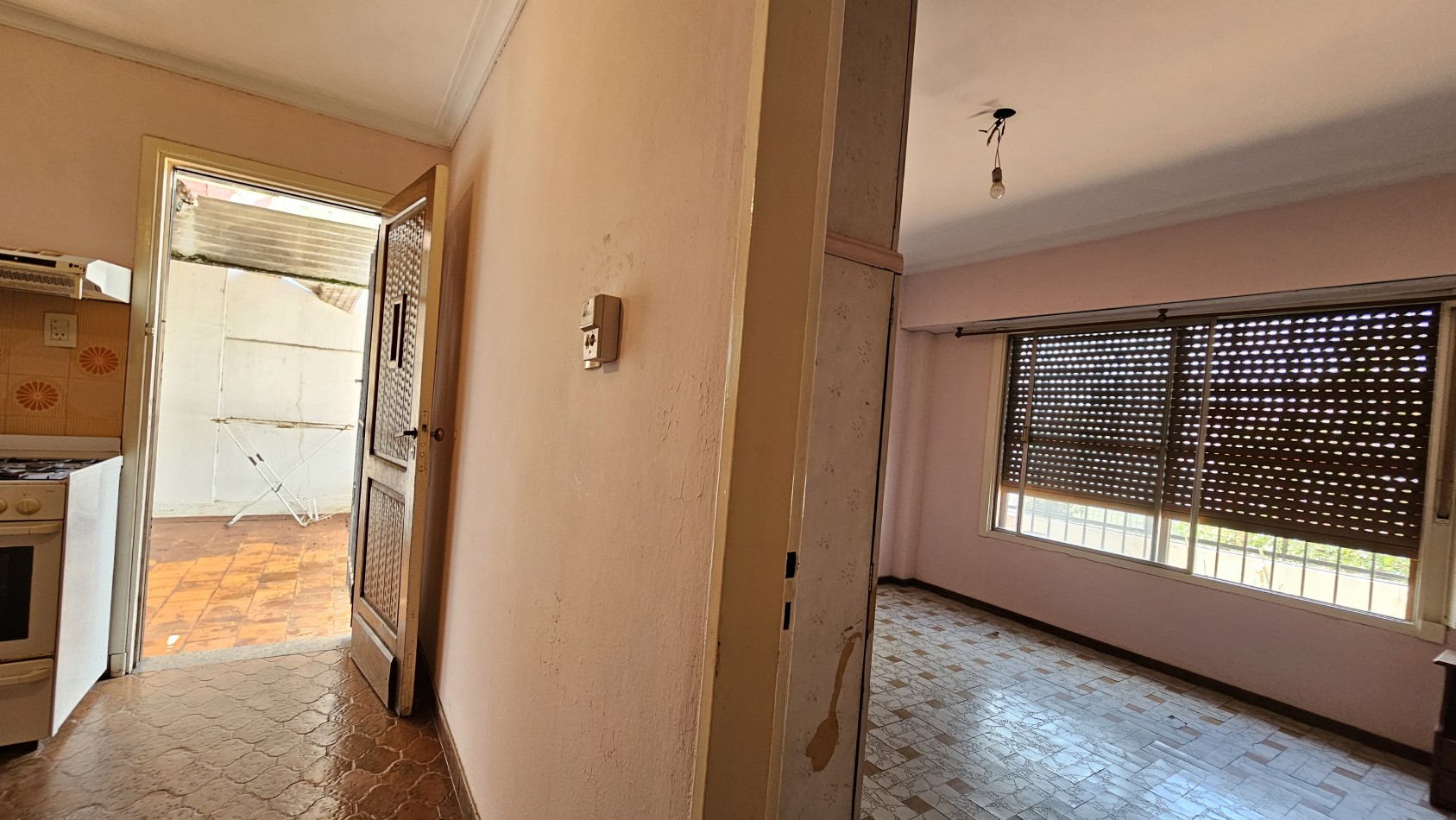 U$S 68.000 VENTA - Casa de 3 amb. (a reciclar) + DTO. en 1er piso. - Maradona (ex-Rio de Janeiro) al 1600