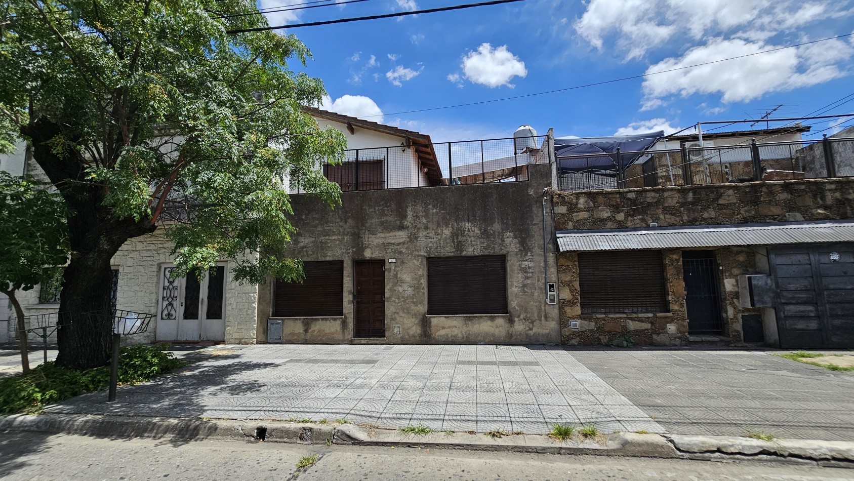 U$S 68.000 VENTA - Casa de 3 amb. (a reciclar) + DTO. en 1er piso. - Maradona (ex-Rio de Janeiro) al 1600