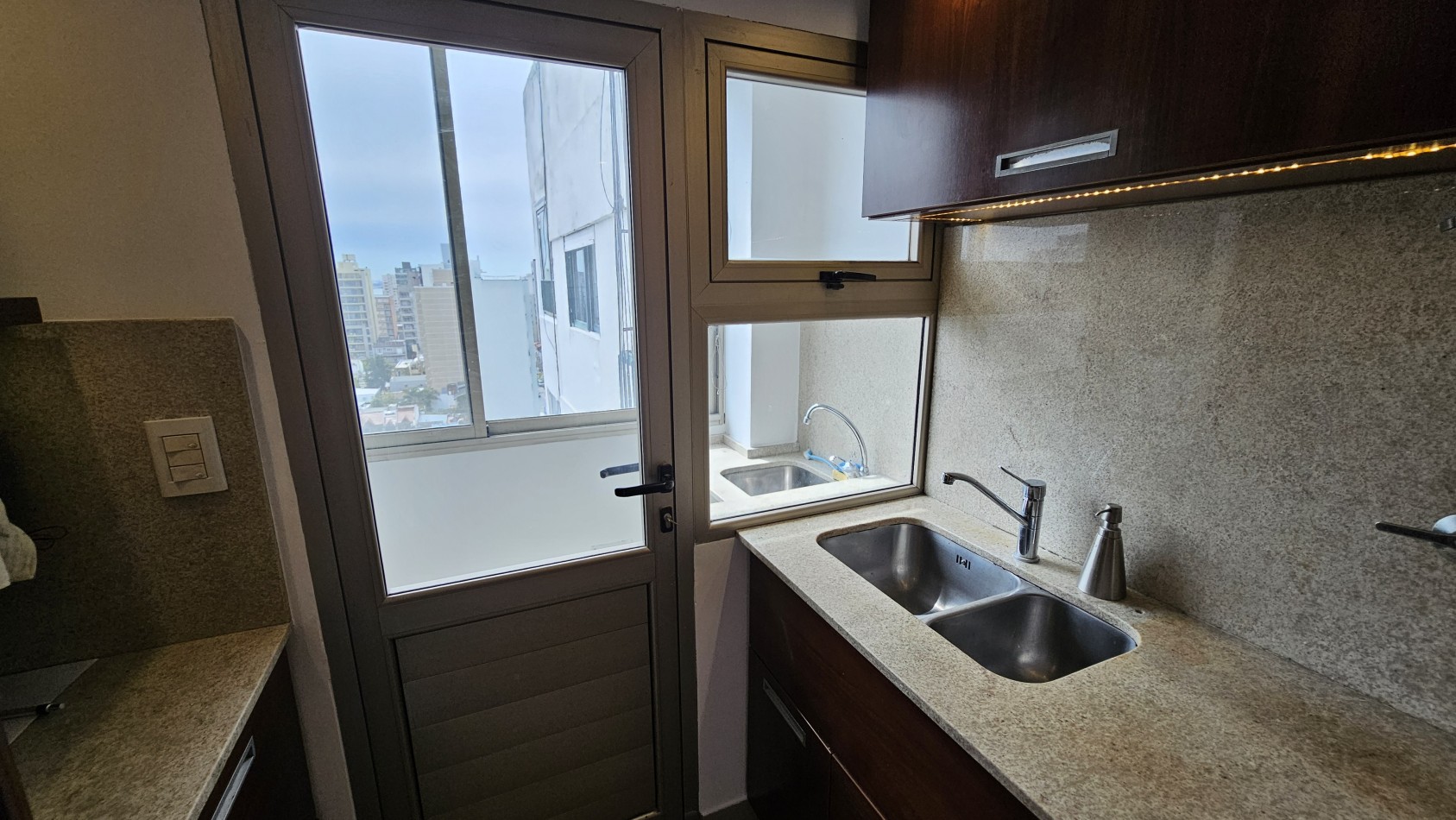 *U$S 137.000* Dpto 3 amb. C/balcon en venta - M. Brin 2800 - LANUS CENTRO
