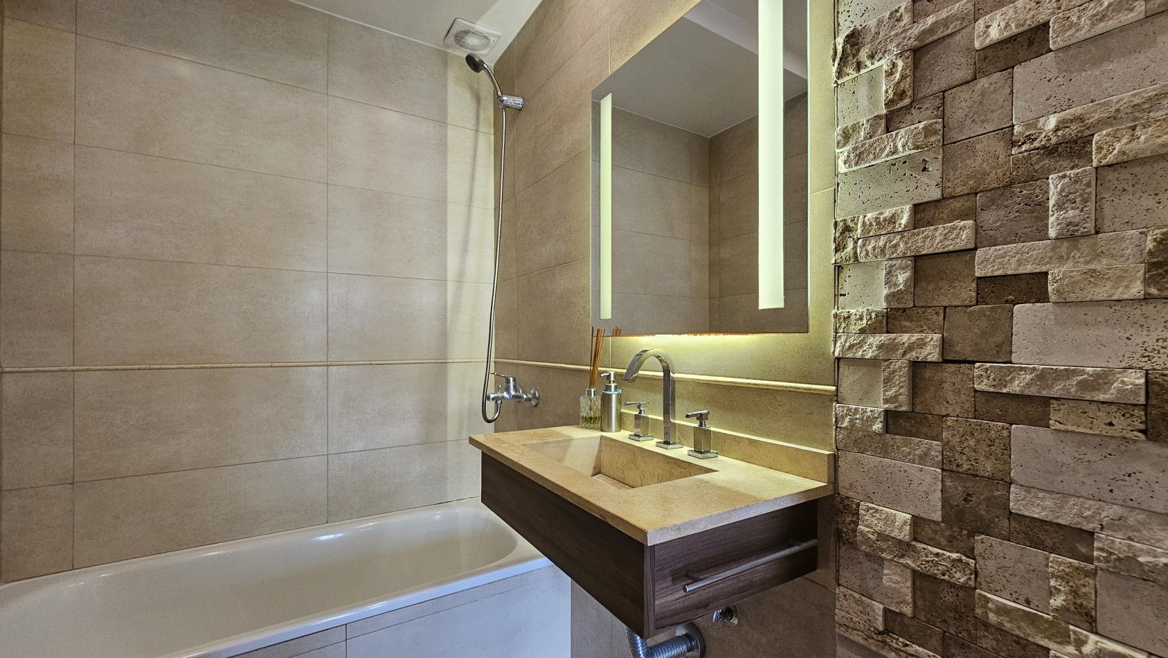 *U$S 137.000* Dpto 3 amb. C/balcon en venta - M. Brin 2800 - LANUS CENTRO
